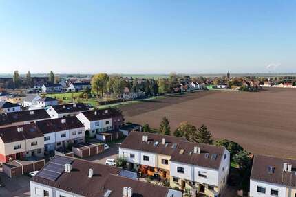 5,5% Rendite möglich: Reihenmittelhaus mit Garage und Stellplatz
