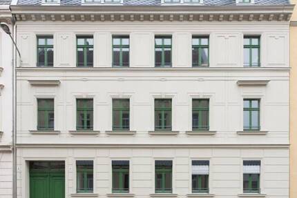 Die ist es! * Balkon * dunkles Parkett * Fußbodenheizung * Wanne & Dusche * Stellplatz im Hof