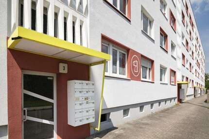 Wohnung zum Mieten in Halle (Saale) 350 € 50.89 m²