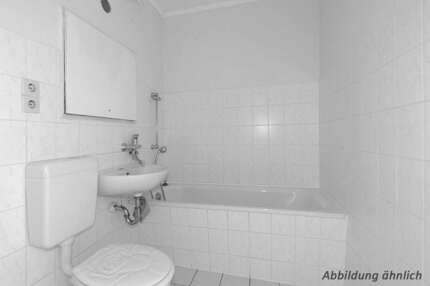 Wohnung zum Mieten in Halle (Saale) 195,62 € 42.25 m²