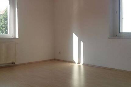 SEHR RUHIGE LAGE !! Sonnige -helle 2 Zimmerwohnung für Single oder Pärchen !! Tageslichtbad mit Wanne Laminatböden PKW-Stellplatz